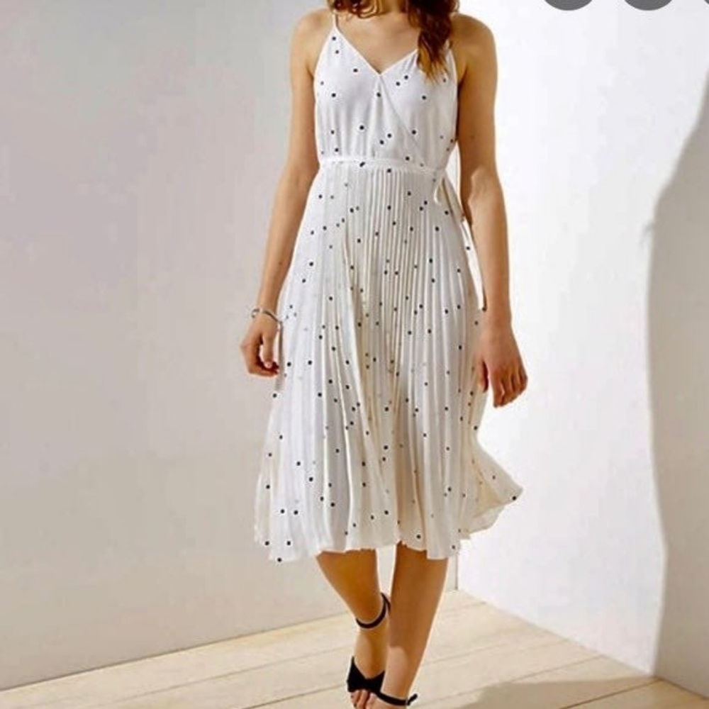 Loft Plus while and black pleated midi dress size 16